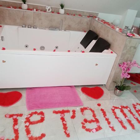Studio Jacuzzi Au Centre 콜마 외부 사진