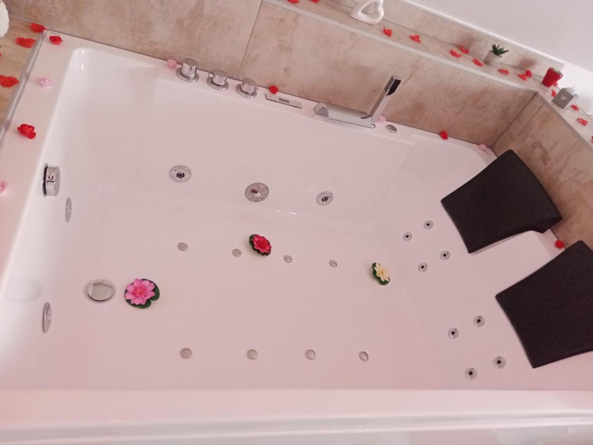 Studio Jacuzzi Au Centre 콜마 외부 사진
