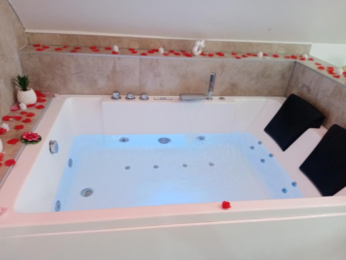 Studio Jacuzzi Au Centre 콜마 외부 사진