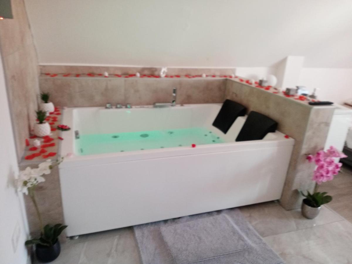 Studio Jacuzzi Au Centre 콜마 외부 사진